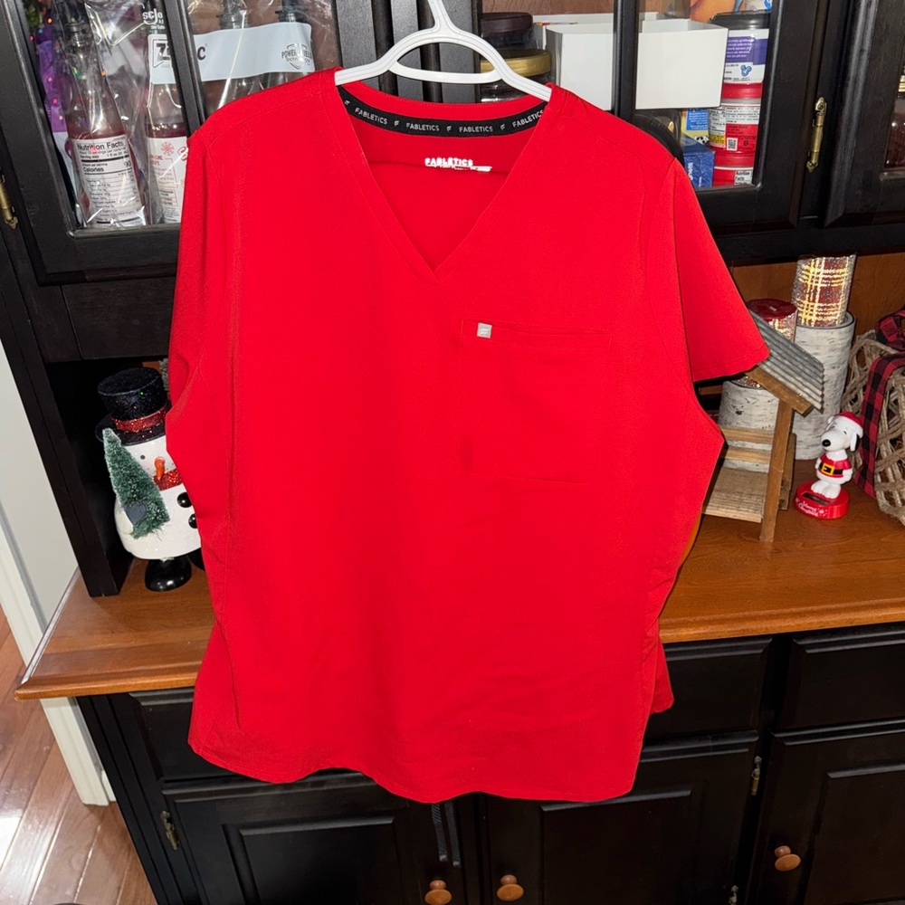 Women’s Fabletics scrub set